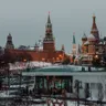 戦時下の選挙と国家制度を象徴する都市風景